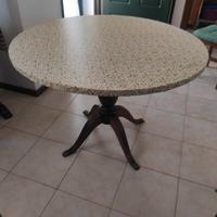 tavolo tondo + sedie + poltrona vimini