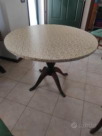 tavolo tondo + sedie + poltrona vimini