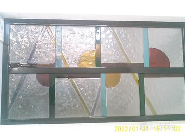 Finestra  con vetri di murano