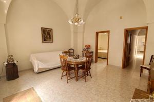 Abitazione abitabile ed indipendente piano terra