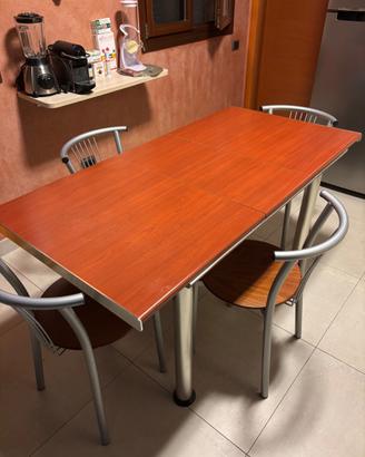 Tavolo cucina con 4 sedie- struttura in metallo e