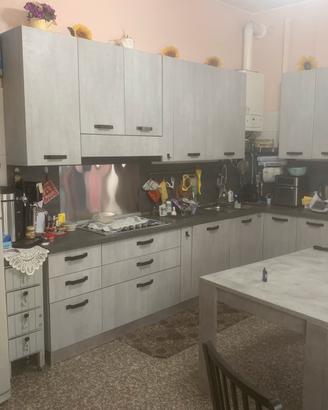 Arredamento vario per casa