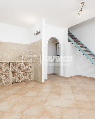 3 LOCALI INDIPENDENTE SU 2 LIVELLI CON TERRAZZA