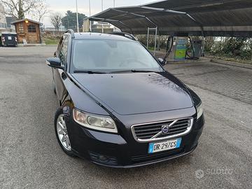 Volvo V50 2600€