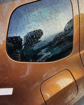 DACIA DUSTER 2012 - VETRO FISSO POSTERIORE DESTRO