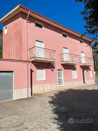 Casa a solo con giardino