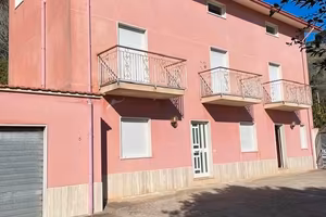Casa a solo con giardino