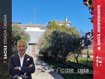 Sacile - Villa di testa e accessori Rif. V112