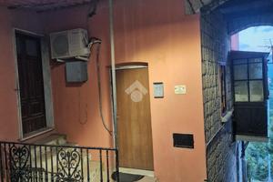 CASA SEMINDIPENDENTE A CAMPOLI DEL MONTE TABURNO