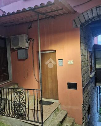 CASA SEMINDIPENDENTE A CAMPOLI DEL MONTE TABURNO