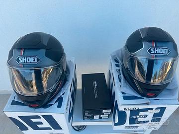 COPPIA DI CASCHI SHOEI CON BLUETOOTH INTEGRATO