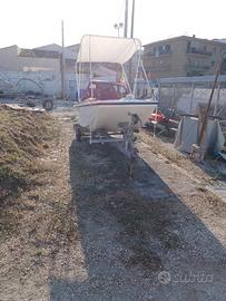 Vendeso barca motore e carrello