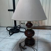 Lampada da tavolo in legno tornito stile classico