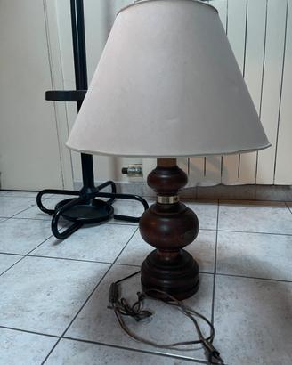 Lampada da tavolo in legno tornito stile classico