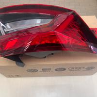 FARO POSTERIORE SX SKODA KAROK