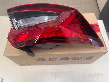 FARO POSTERIORE SX SKODA KAROK