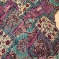 Camicia fantasia con scialle omaggio