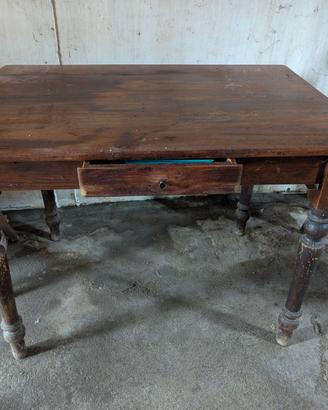 Tavolo con cassetto in legno massello