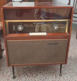 Radiofonografo Grundig vintage con giradischi 