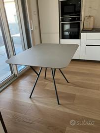 Tavolo da cucina o sala