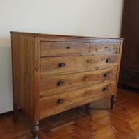 Cassettiera in pregiato legno di olmo