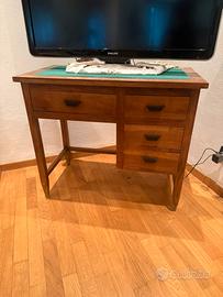 Scrivania antica