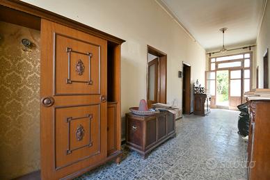 Semi-indipendente con cortile