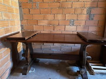 Tavolo in legno massello