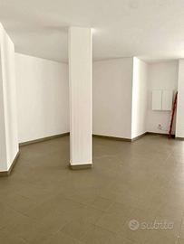 Immobile di 154 m² con 1 locale a Leffe