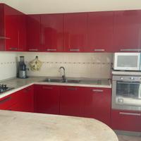 Cucina ad angolo con penisola