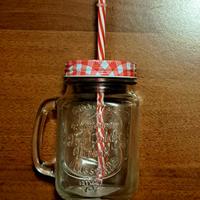 Barattolo in vetro con cannuccia e coperchio