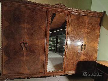 Mobile in radica di noce con specchio