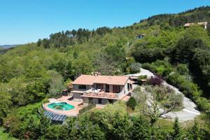 Rustico / Casale di 360 m² con più di 5 locali e b