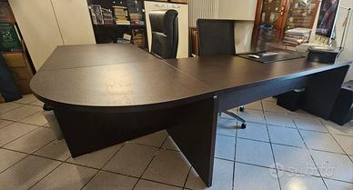 mobilio ufficio, scrivania con cassetti ed armadi