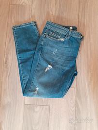 jeans strappati 