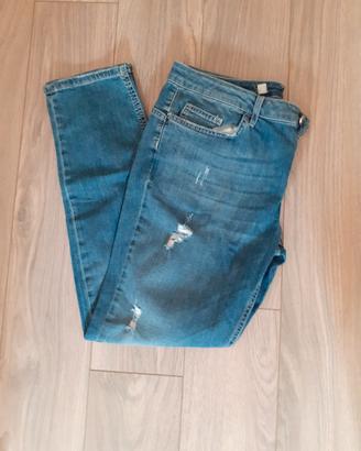 jeans strappati 