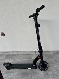 Monopattino elettrico BMW eScooter