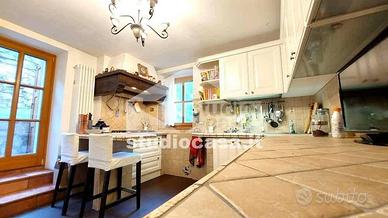 Casa indipendente di 206 m² con più di 5 locali e 