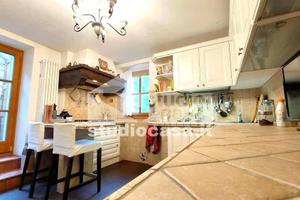 Casa indipendente di 206 m² con più di 5 locali e 
