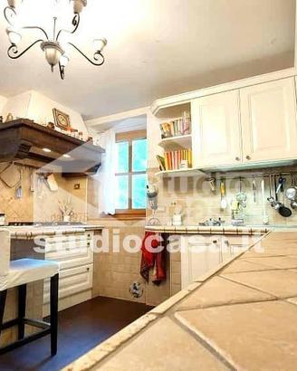 Casa indipendente di 206 m² con più di 5 locali e 