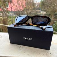 Ochiale Prada da sole, modello SPR A12