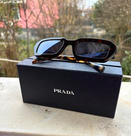 Ochiale Prada da sole, modello SPR A12
