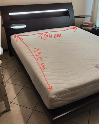 Letto, materasso, comodini e cassettiera 