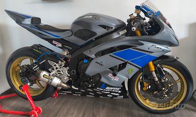 Yamaha R6 
