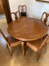 Tavolo estensibile e sedie in legno