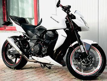 Moto Kawasaki Z750 potenziato.
