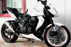 Moto Kawasaki Z750 potenziato.