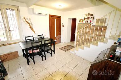 CASA SEMINDIPENDENTE A COLORNO