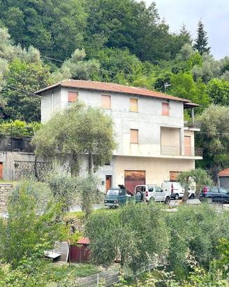Casa indipendente di 200 m² con più di 5 locali e 