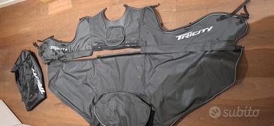COPERTA YAMAHA ORIGINALE  - SOLO PER   TRICITY 300